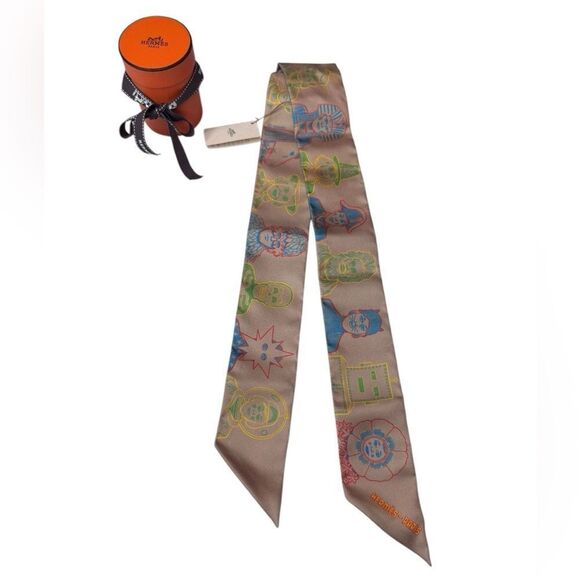 NWT Hermes Silk Dress Code Twilly - Picture 2 of 5